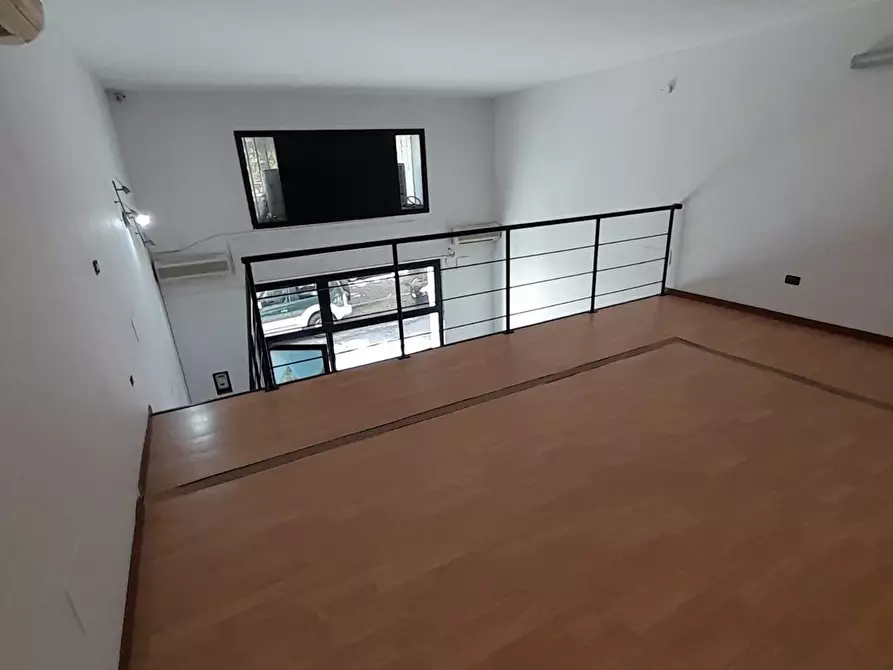 Immagine 5 di Negozio in affitto  a Bracciano