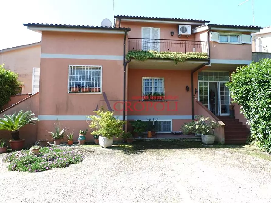 Immagine 2 di Villa in vendita  in via Cristoforo Colombo a Anguillara Sabazia