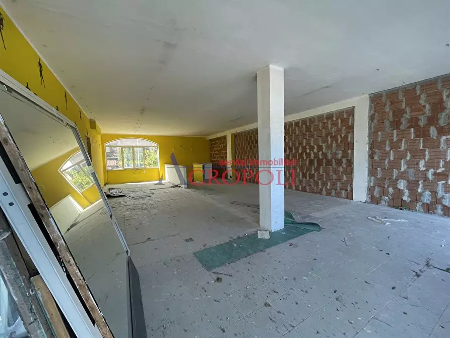 Immagine 2 di Negozio in vendita  in Via Ponte Valle Trave a Anguillara Sabazia