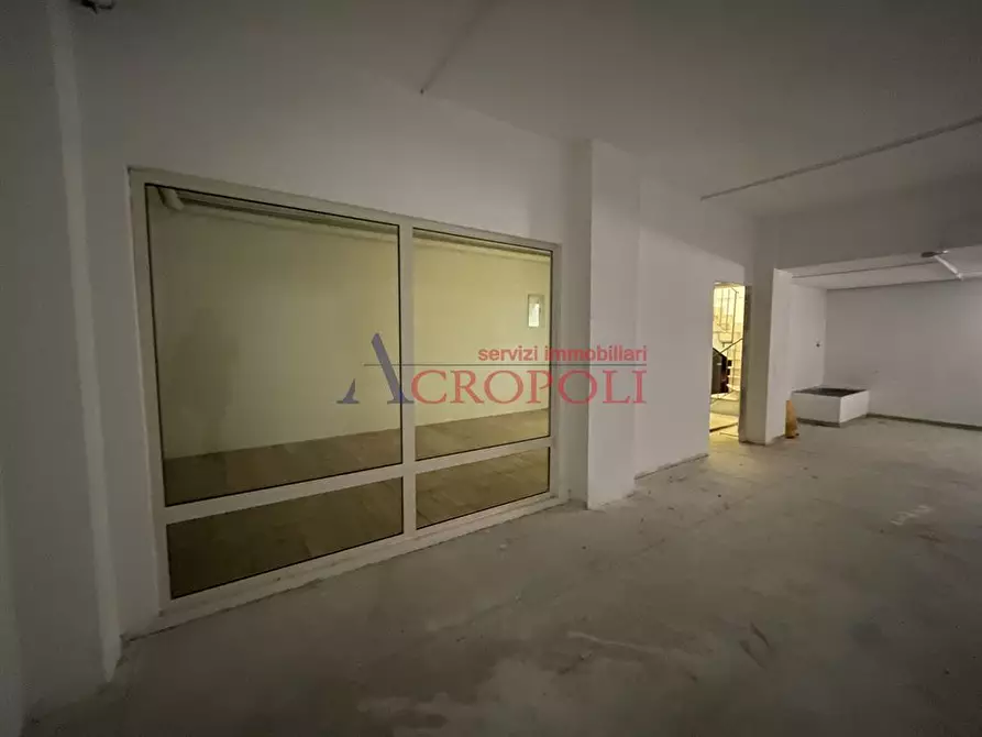 Immagine 6 di Negozio in vendita  in Via Ponte Valle Trave a Anguillara Sabazia