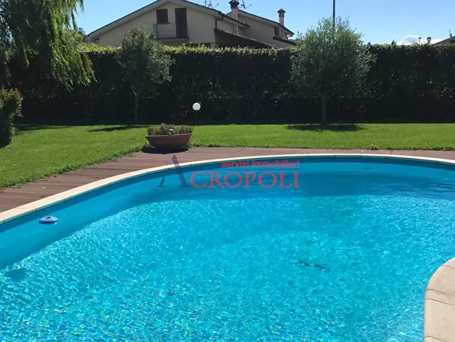 Immagine 2 di Villa in vendita  a Trevignano Romano