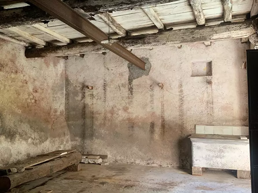 Immagine 4 di Cantina in vendita  a Bracciano