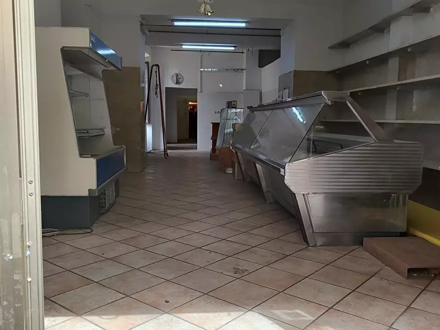 Immagine 7 di Negozio in affitto  a Bracciano