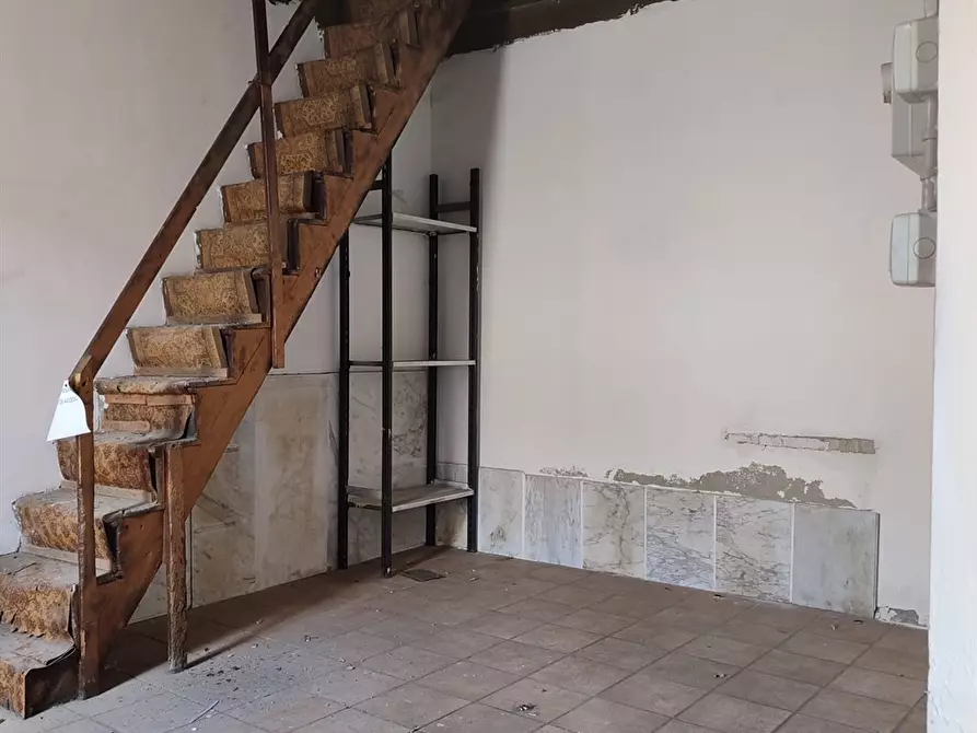 Immagine 6 di Negozio in affitto  a Bracciano