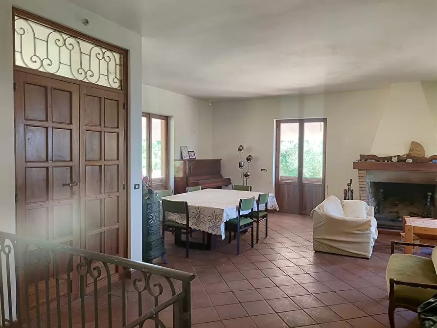 Immagine 2 di Villa in vendita  a Bracciano