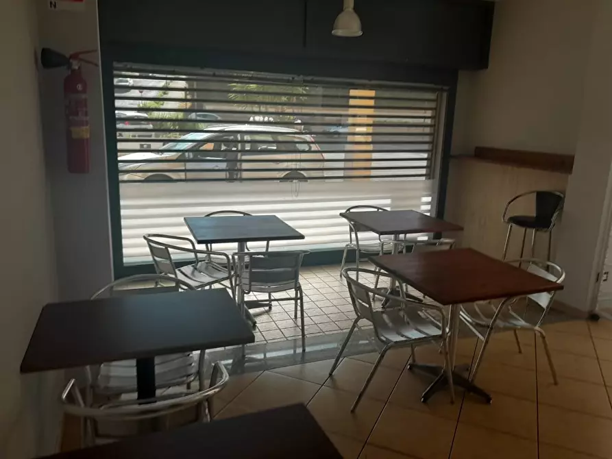 Immagine 2 di Negozio in vendita  a Bracciano