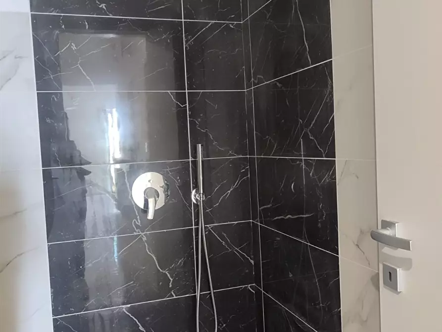 Immagine 5 di Appartamento in vendita  a Manziana