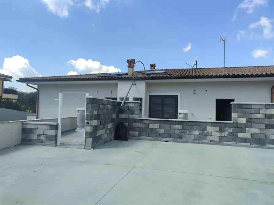 Immagine 9 di Appartamento in vendita  a Manziana