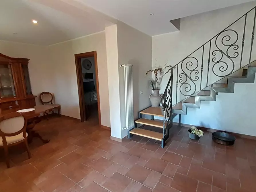 Immagine 2 di Villa in vendita  a Bracciano