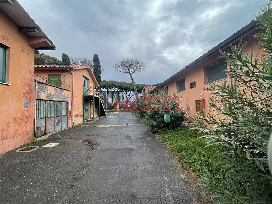 Immagine 4 di Locale commerciale in vendita  a Roma