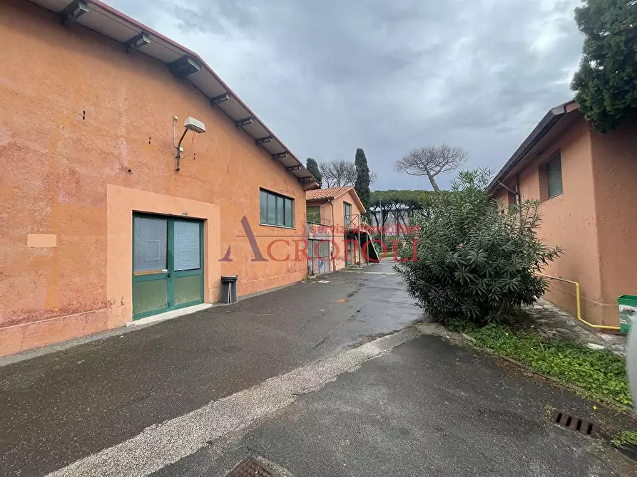 Immagine 3 di Locale commerciale in vendita  a Roma