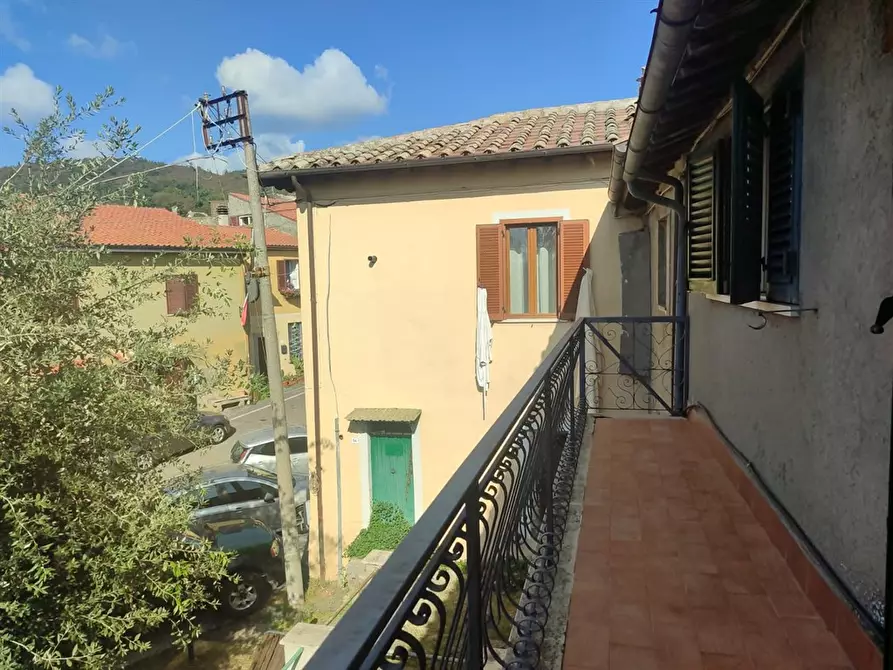 Immagine 2 di Appartamento in vendita  a Manziana