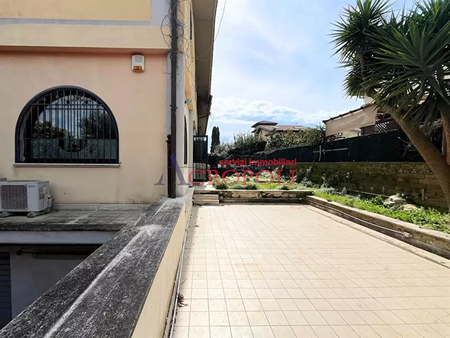 Immagine 6 di Negozio in vendita  a Anguillara Sabazia