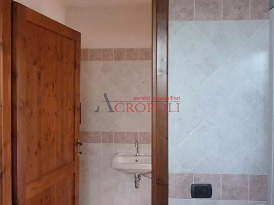 Immagine 6 di Negozio in vendita  a Anguillara Sabazia