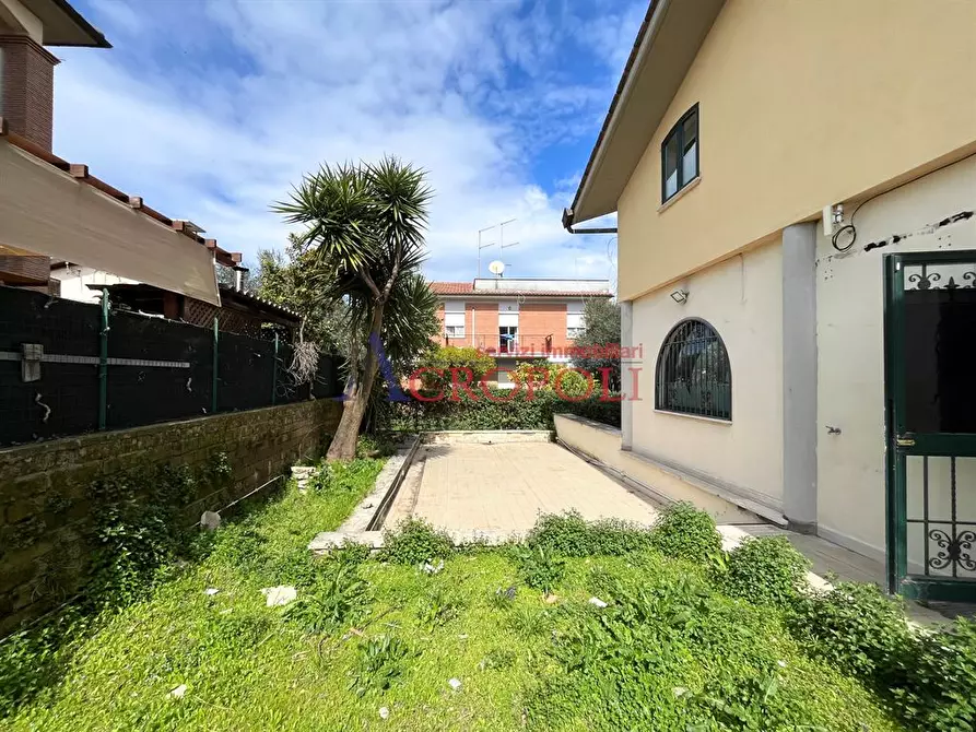 Immagine 2 di Negozio in vendita  a Anguillara Sabazia