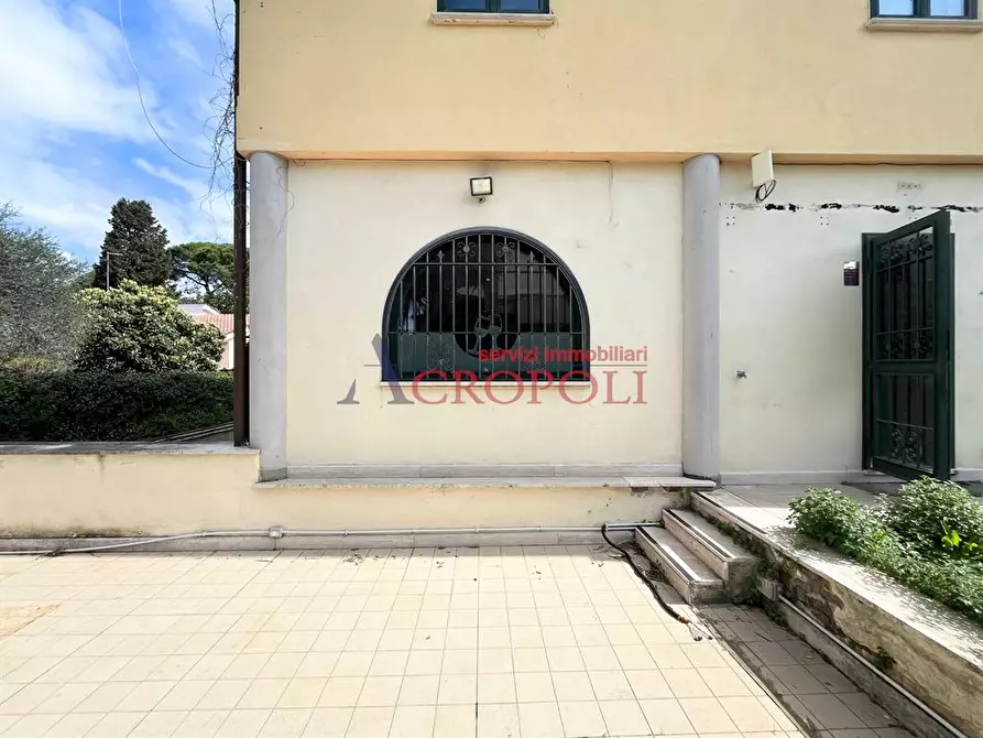 Immagine 5 di Negozio in vendita  a Anguillara Sabazia