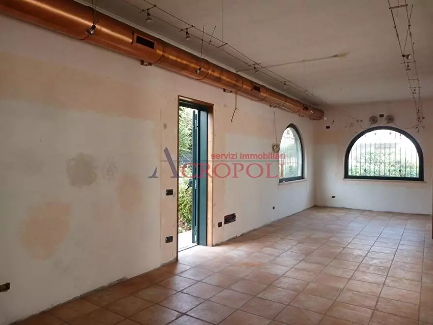 Immagine 7 di Negozio in vendita  a Anguillara Sabazia