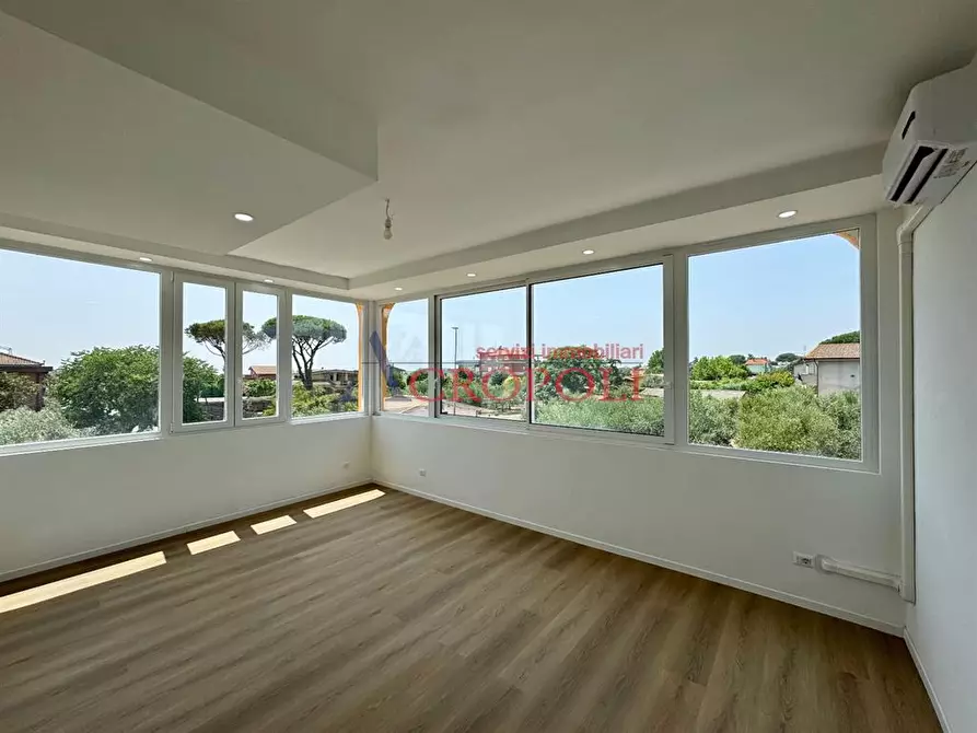 Immagine 4 di Appartamento in vendita  in via Borgomanero a Roma