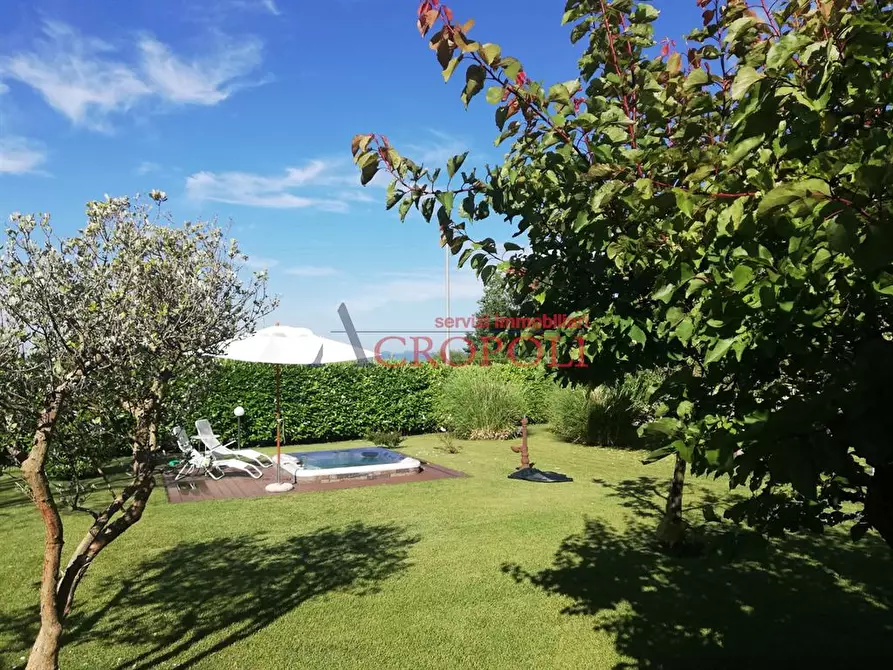 Immagine 3 di Villa in vendita  a Trevignano Romano