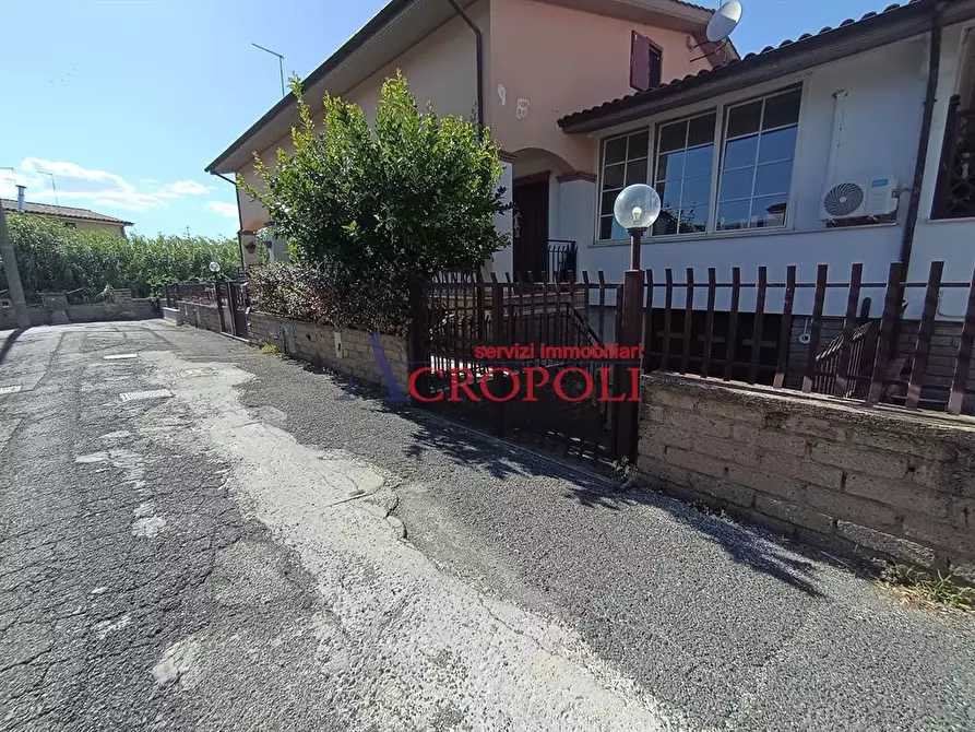 Immagine 4 di Villetta a schiera in vendita  in via Giacomo Matteotti a Anguillara Sabazia