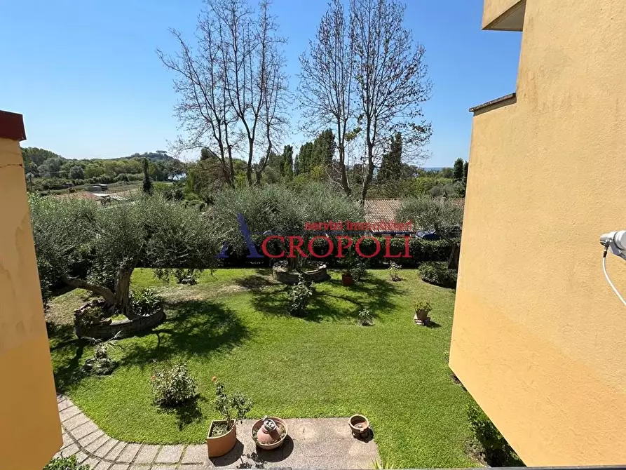 Immagine 2 di Casa bifamiliare in vendita  a Trevignano Romano