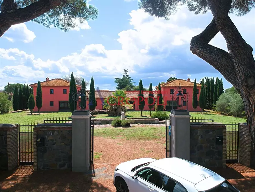 Immagine 2 di Rustico / casale in vendita  in via LanFranco di Pavia a Roma