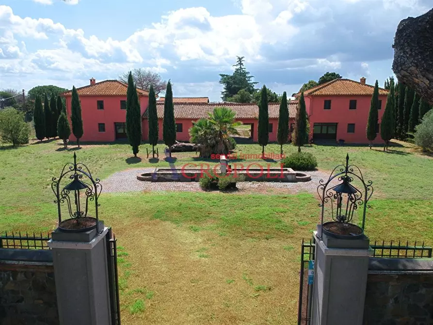 Immagine 4 di Rustico / casale in vendita  in via LanFranco di Pavia a Roma