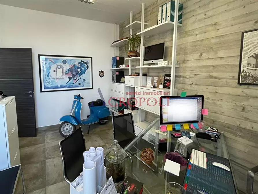 Immagine 2 di Locale commerciale in vendita  in via Tolstoj a Anguillara Sabazia