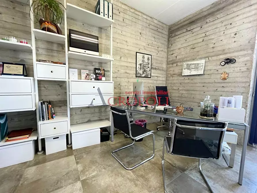 Immagine 1 di Locale commerciale in vendita  in via Tolstoj a Anguillara Sabazia