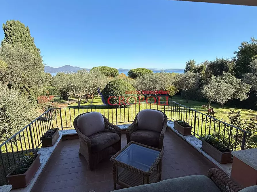 Immagine 2 di Villa in vendita  a Bracciano