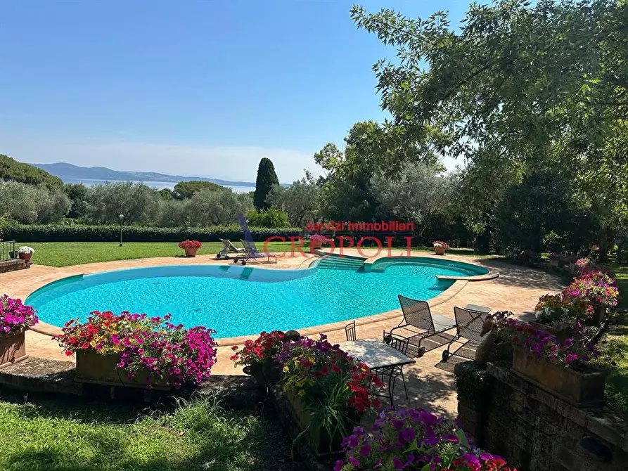 Immagine 7 di Villa in vendita  in Via Circumlacuale 18 a Bracciano