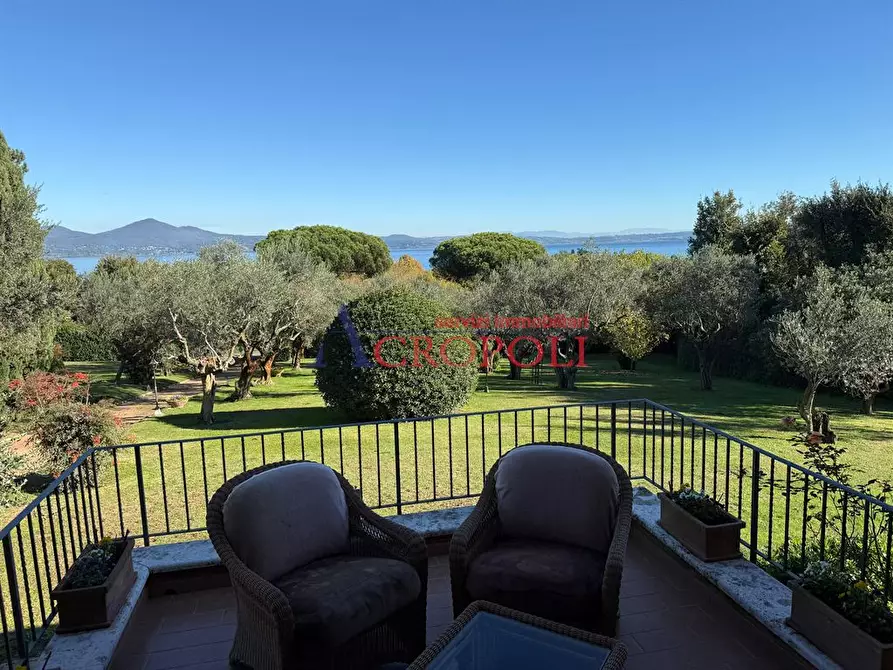 Immagine 1 di Villa in vendita  a Bracciano