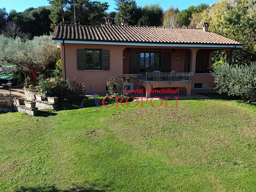 Immagine 7 di Villa in vendita  a Bracciano