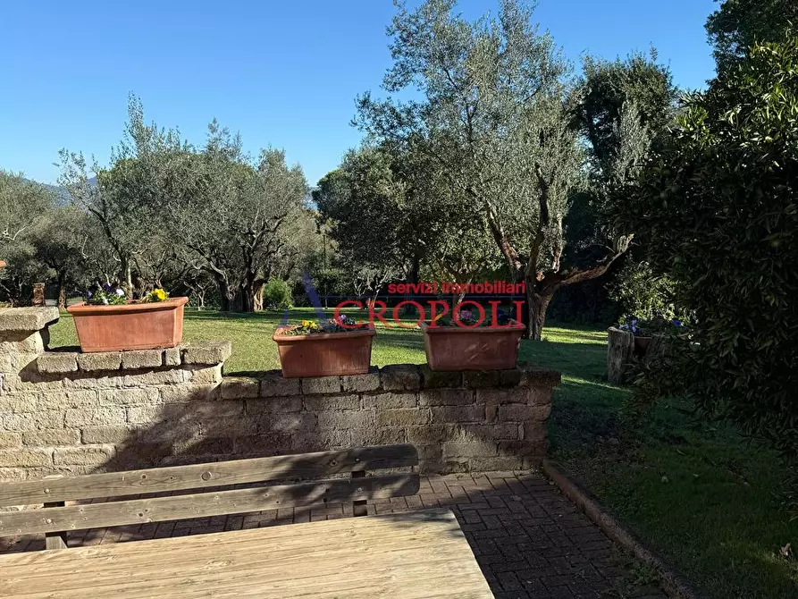 Immagine 1 di Villa in vendita  in Via Circumlacuale 18 a Bracciano