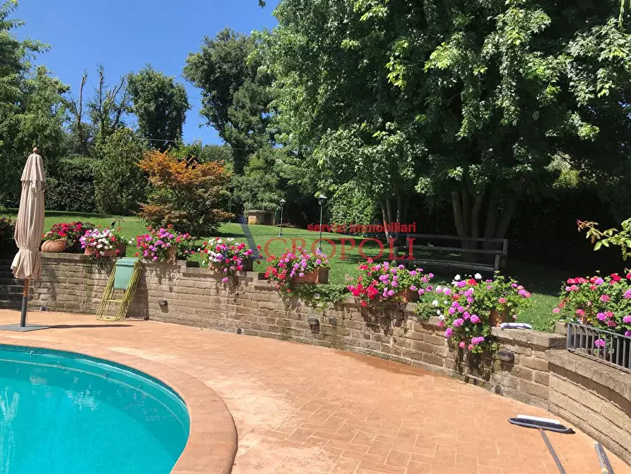 Immagine 4 di Villa in vendita  a Bracciano