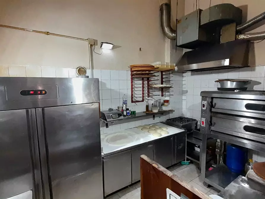 Immagine 4 di Negozio in vendita  a Bracciano