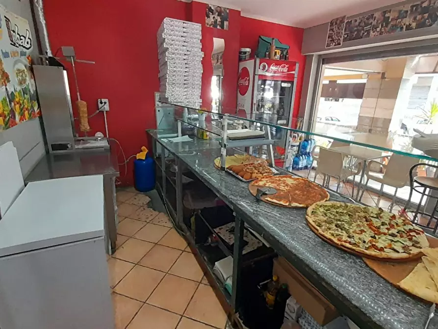 Immagine 5 di Negozio in vendita  a Bracciano