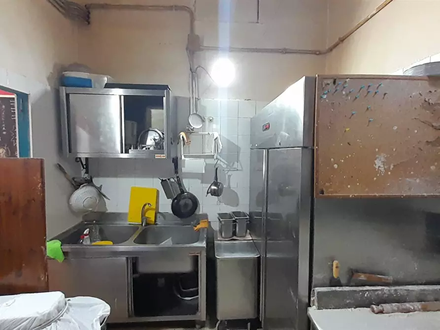 Immagine 3 di Negozio in vendita  a Bracciano