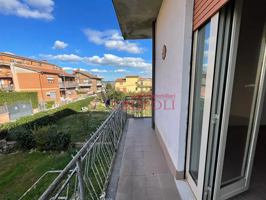 Immagine 4 di Appartamento in vendita  in via Arquà Petrarca a Roma