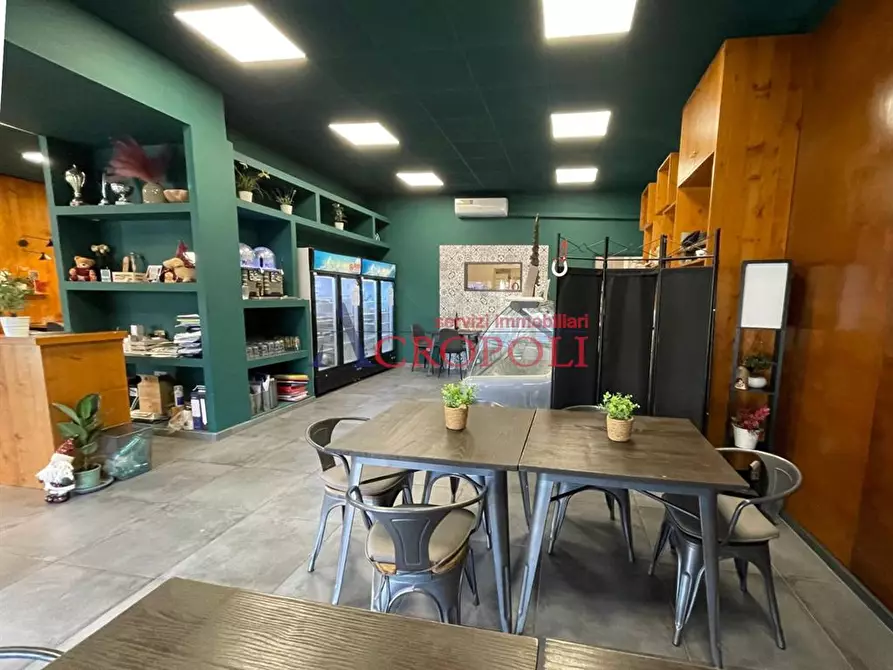 Immagine 2 di Locale commerciale in vendita  in Via Anguillarese 77 a Anguillara Sabazia