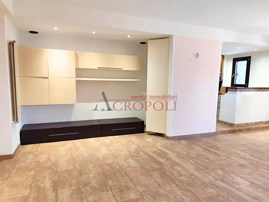 Immagine 2 di Villa in vendita  a Anguillara Sabazia