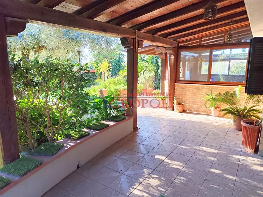 Immagine 5 di Villa in vendita  a Anguillara Sabazia