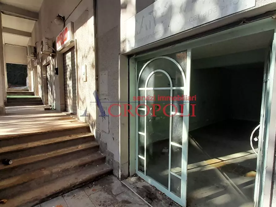 Immagine 4 di Negozio in affitto  in Via Principe di Napoli 164 a Bracciano