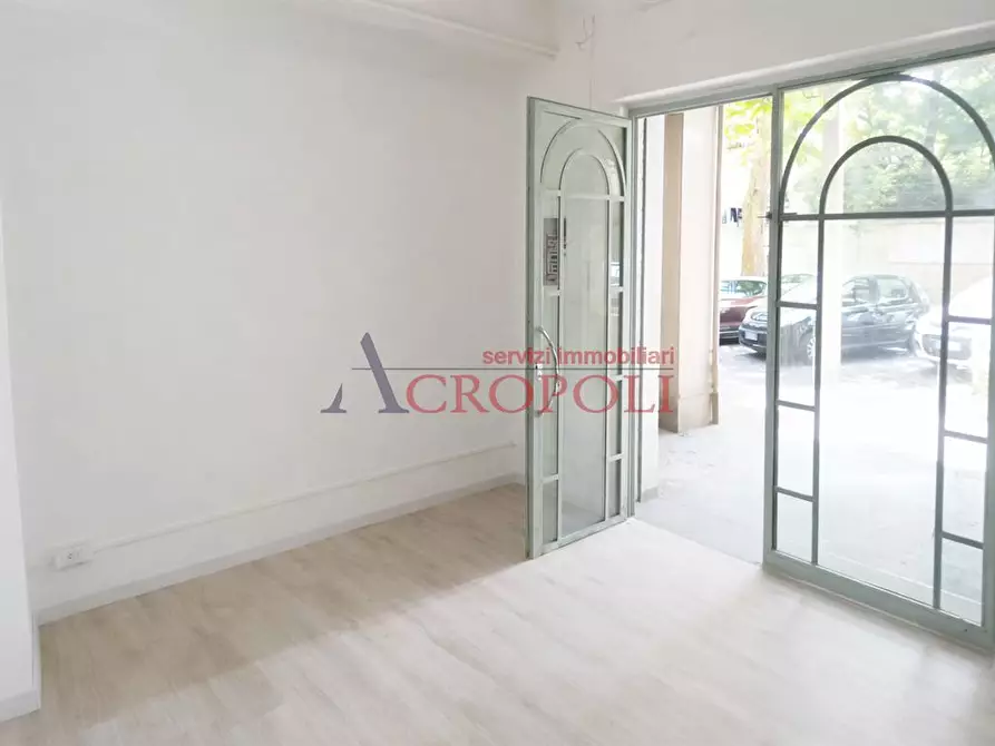 Immagine 1 di Negozio in affitto  in Via Principe di Napoli 164 a Bracciano