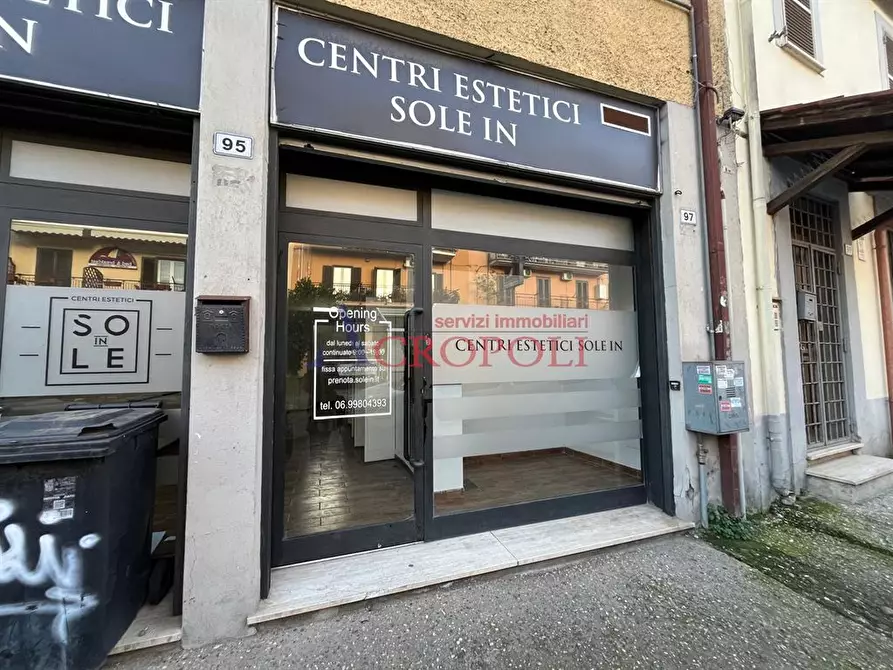 Immagine 1 di Attività commerciale in affitto  in Via IV NOVEMBRE 95 a Trevignano Romano