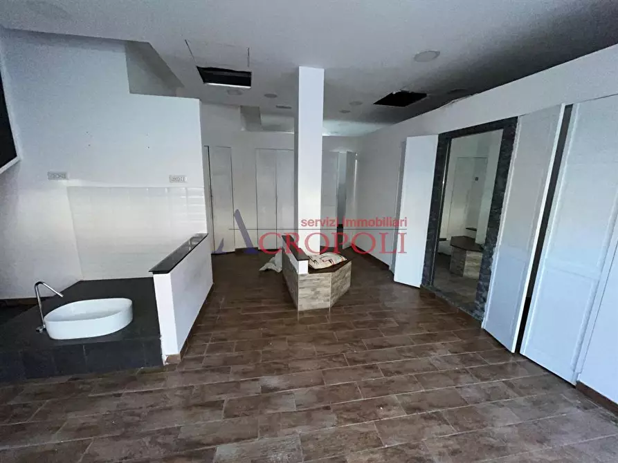 Immagine 9 di Attività commerciale in affitto  in Via IV NOVEMBRE 95 a Trevignano Romano