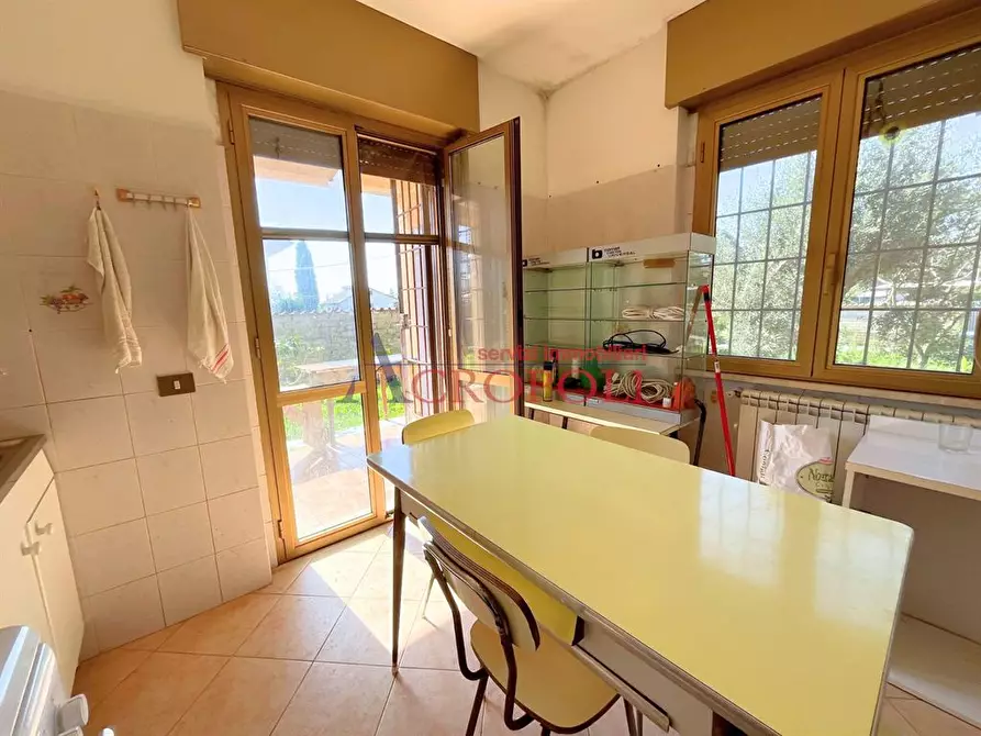 Immagine 1 di Villa in vendita  in via degli Ontani a Anguillara Sabazia