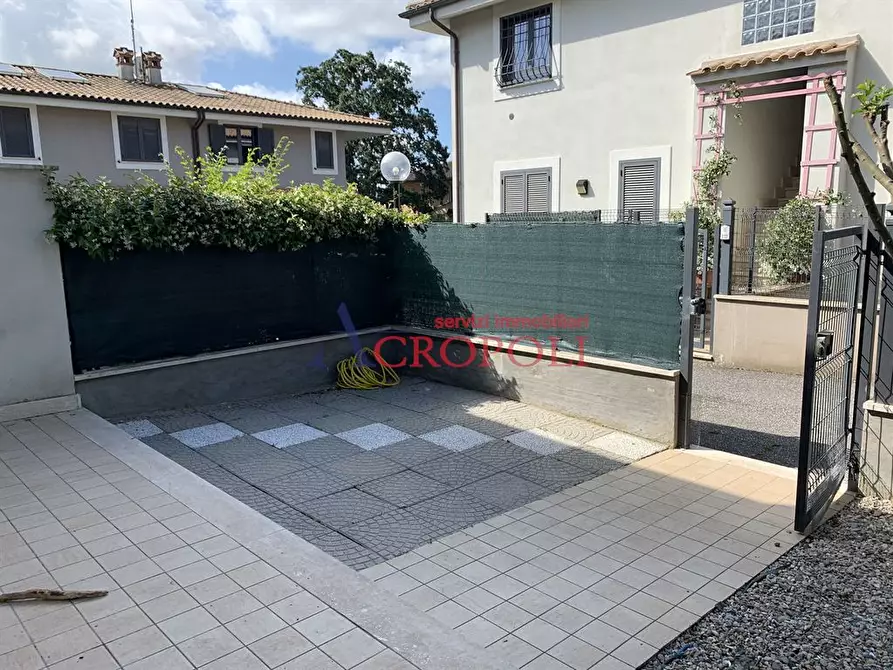 Immagine 2 di Appartamento in vendita  in Via Falcone a Manziana