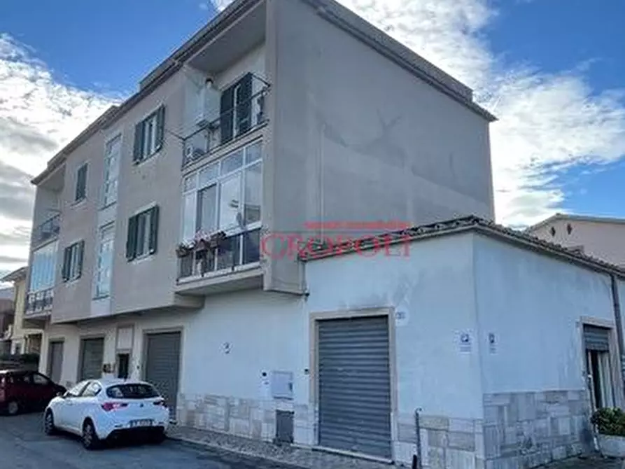 Immagine 5 di Negozio in affitto  a Anguillara Sabazia