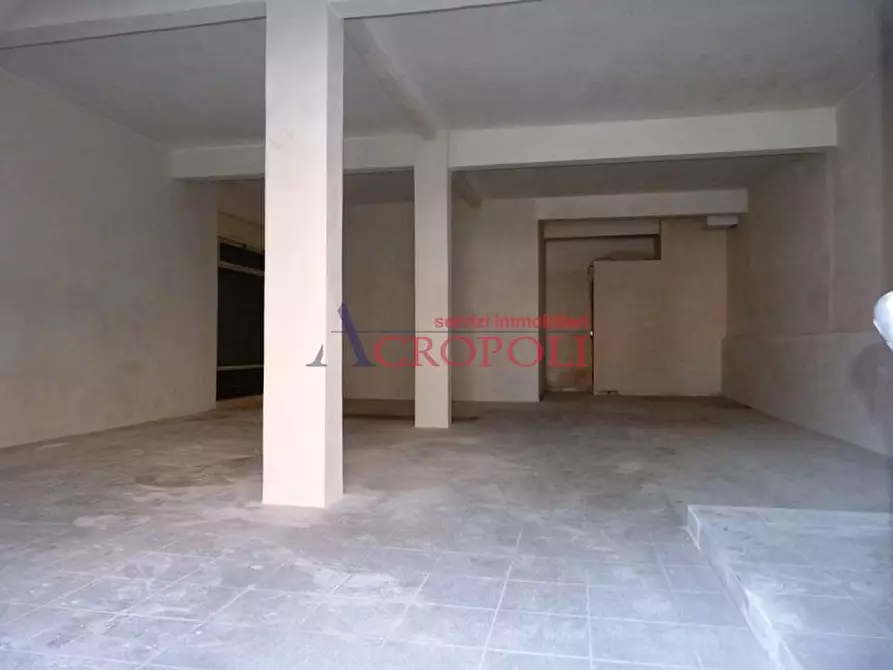 Immagine 3 di Negozio in affitto  a Anguillara Sabazia